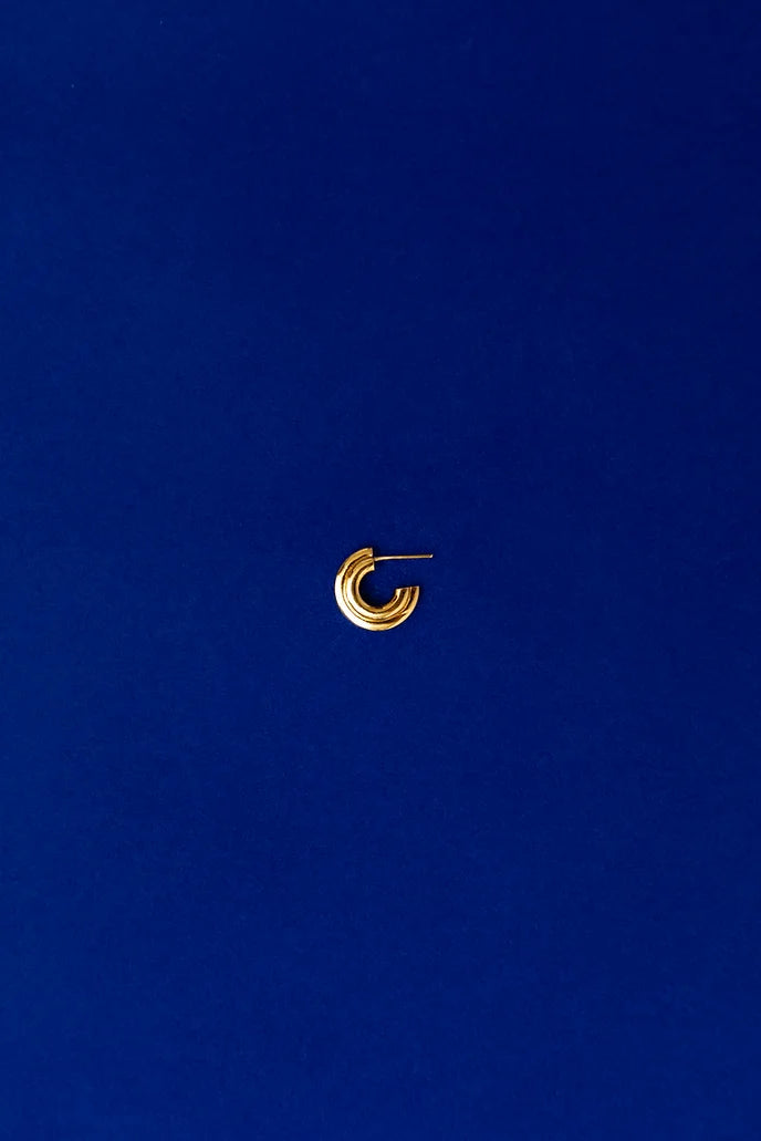 Argola Paus Media Dourada