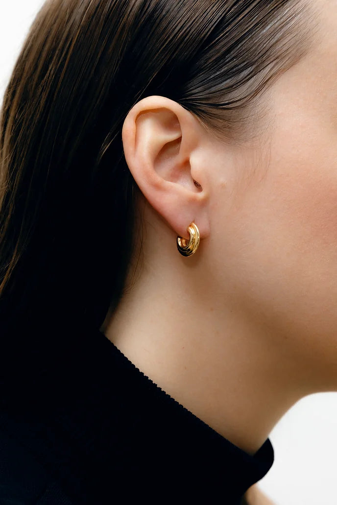 Argola Paus Media Dourada